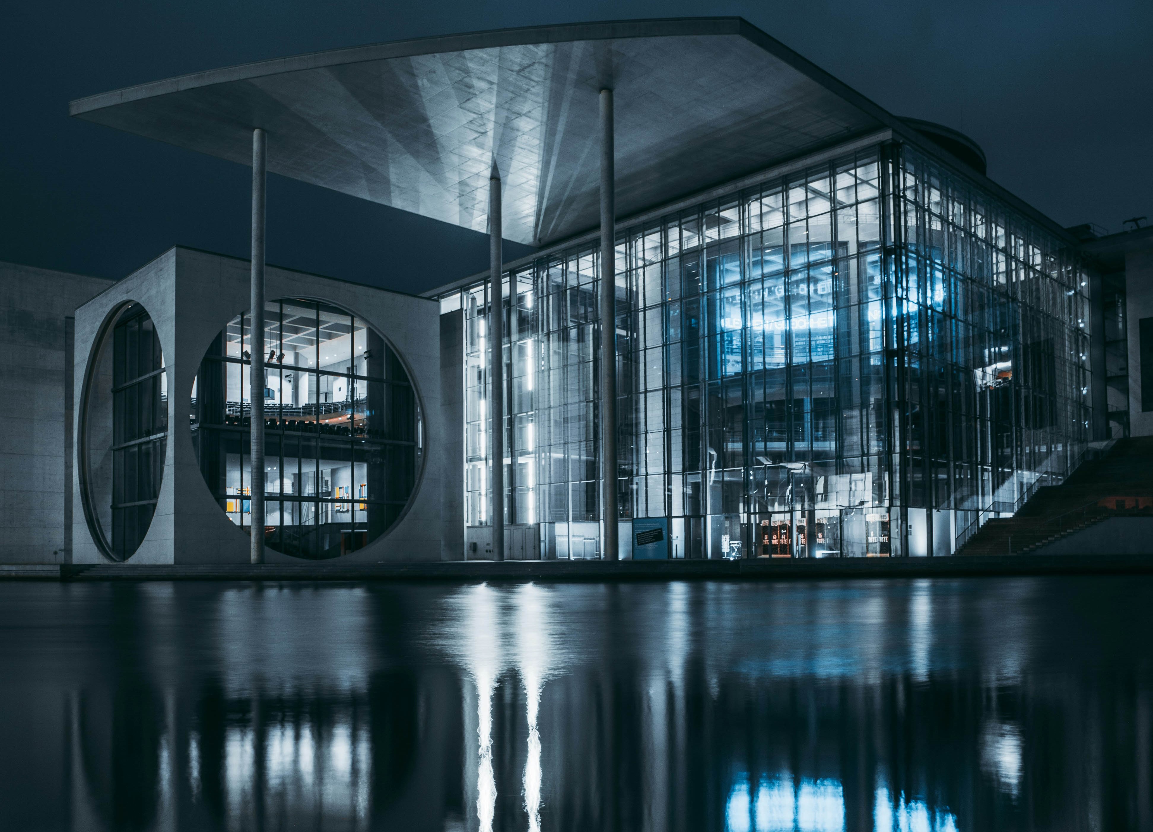 3044永利集团-2亿像素定格美景 三星 Galaxy Z TriFold为你描绘节日色彩